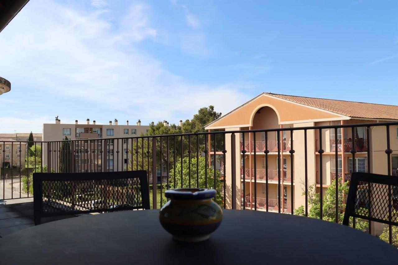 Uzes Centre La Terrasse Des Capucines Avec Garage Privee Apartment Exterior photo